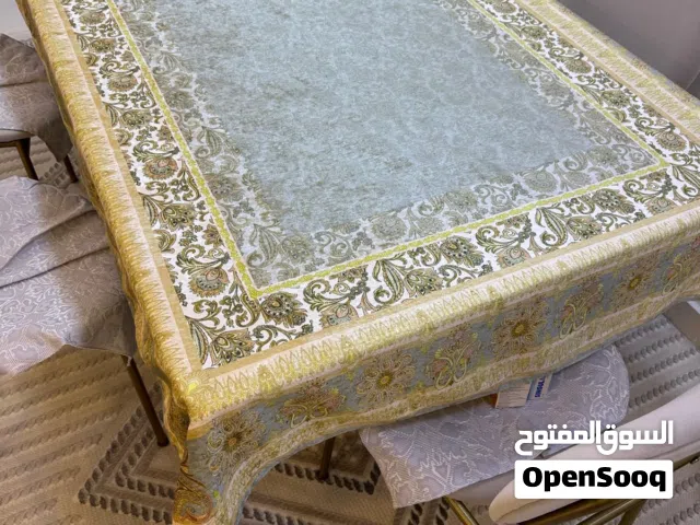 مفرش طاولة سفرة فاخر بحالة ممتازة