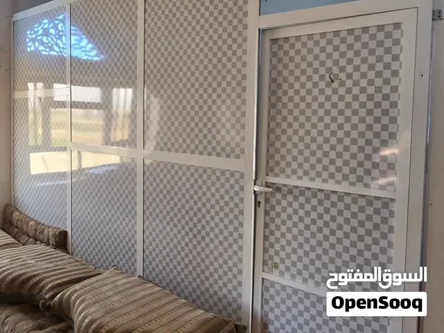 حاجز وباب المنيوم مع الزجاج سعره 200