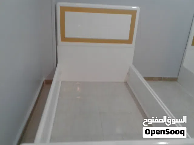 للبيع عدد (2) سرير خشب عمولة دهان دكو فرن مقاس (195/120) جديد بدون الملة
