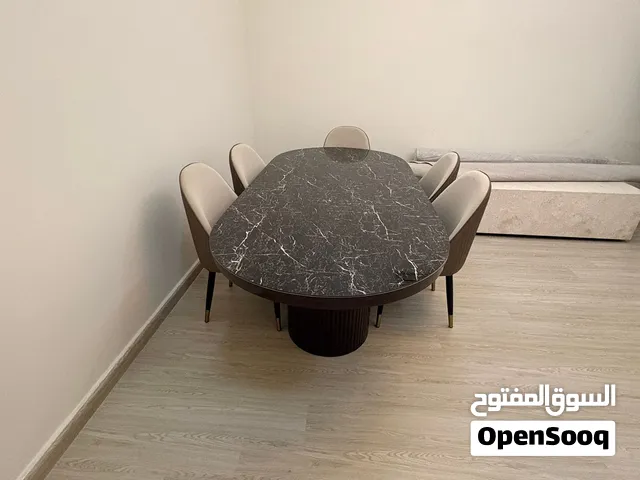 طاولة طعام فاخرة