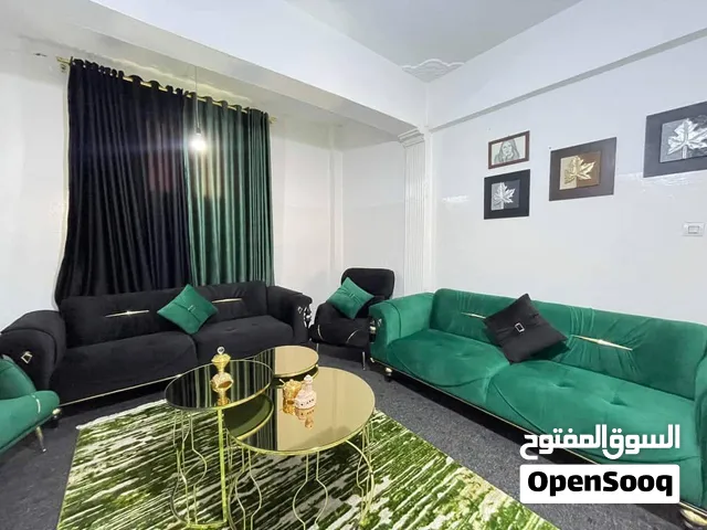 صالون شبه جديد والسعر قابل للنقاش