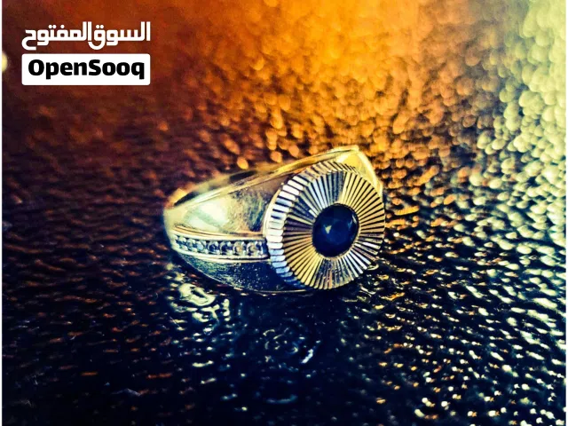 خاتم مميز جدآ لأصحاب الاطلالة المميزة والذوق الرفيع!!!