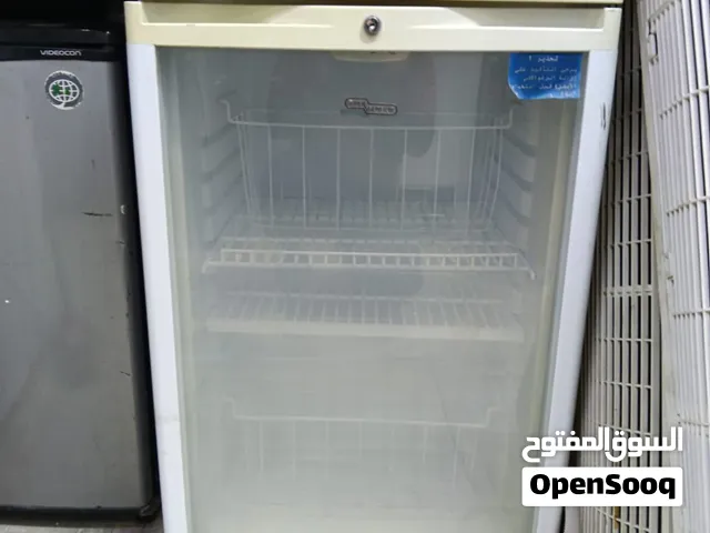 فريزر زجاجي صغير للتجميد نظيف وشغال بدون اعطال وقابل للتفاوض