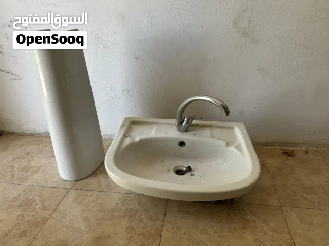 مغسلة حمّام مع خلاط بحالة جيدة جدًا – شغالة 100% — سعر قابل للتفاوض