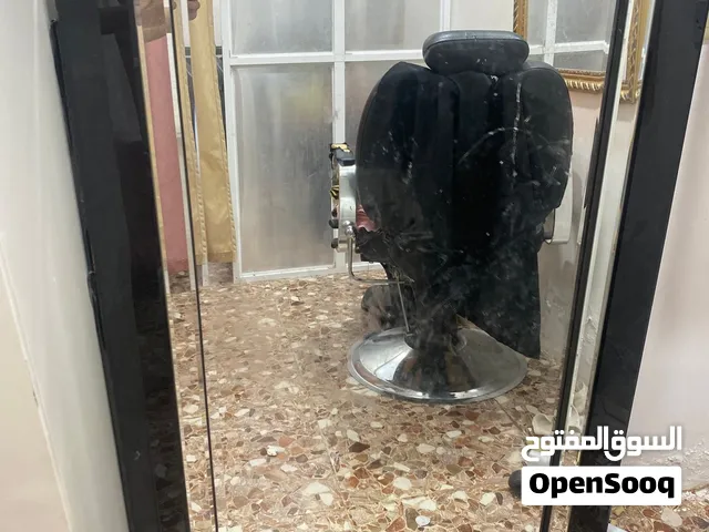 طقم مرايا صالون تجميل (عدد 2) بحالة ممتازة جداً – جاهزة للاستخدام كلا المرايتان بـ30 ريال