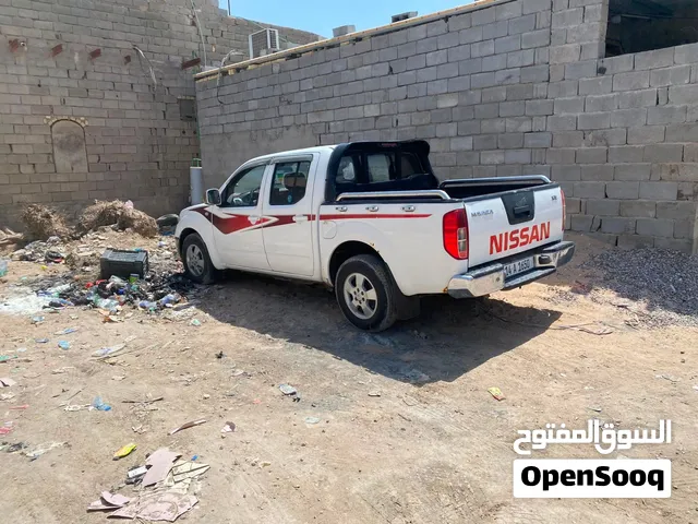 نيسان نيفاره سياره نضيفه وممتازه ماناقصههه برغي السعر شده وبيها مجال قليل الشراي يجي وبالخدمه