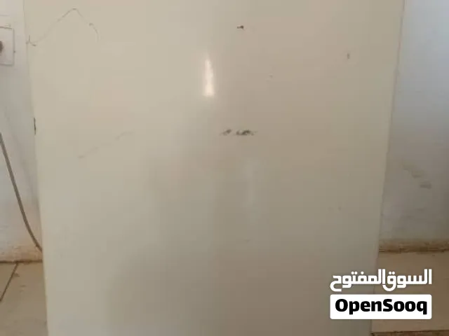 توجد لدينا تلاجات وفريزرات ومبردات واجهزه كهربائىه اهر واثاثات اطقم جلوس غرف نوم سراير ترابيز دواليب