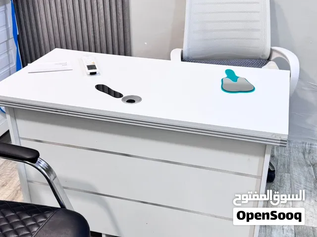 مكتب وكراسي