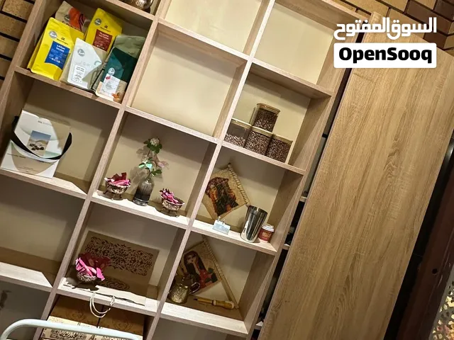 مكتبه كتب او تحفيات قابلة للتعليق في الحائط