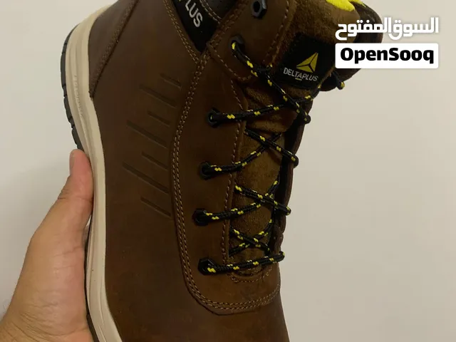 حذاء سلامة جديد