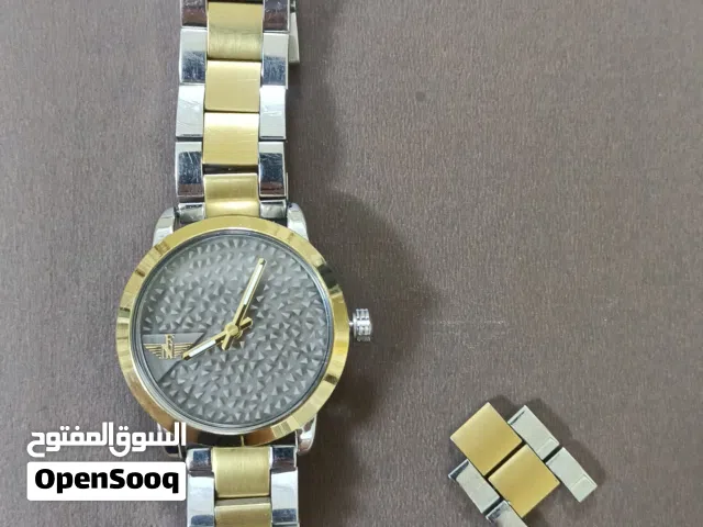 ساعة اطلية مطلية