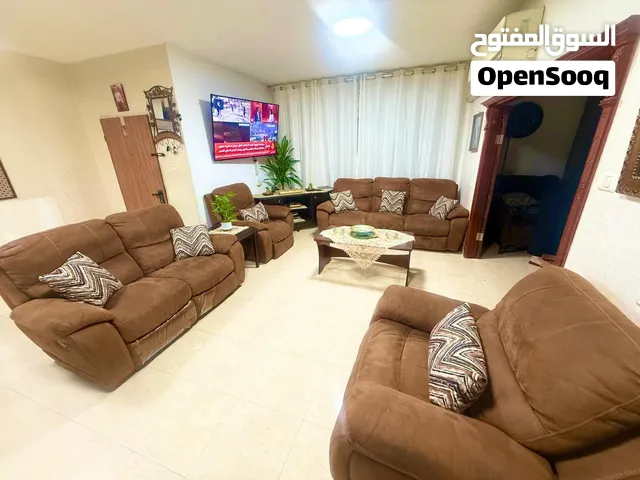 طقم الكنب امريكي من مفروشات الامريكية عمره لا يتجاوز 5 سنوات