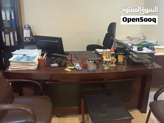 اثاث مكتب متكامل مع الكمبيوترات والطابعات والخزائن و والكنب ( أبوظبي )