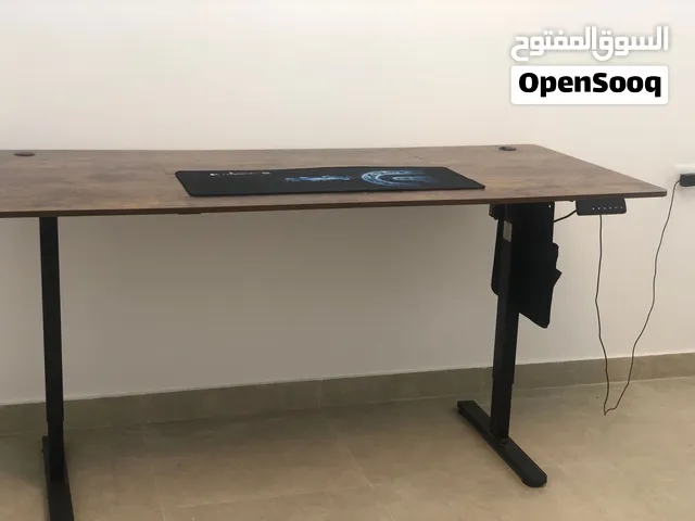 مكتب ذكي كهربائي متحرك (Standing Desk) بحالة ممتازة ( تخفيض)