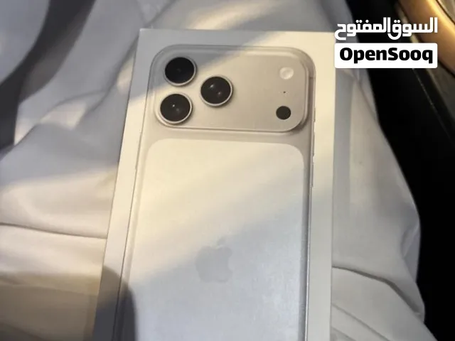 ايفون 17 برو مكس للبيع جديد ما انفك من الكرتون من مكتبة جرير الجوال جديد جداً