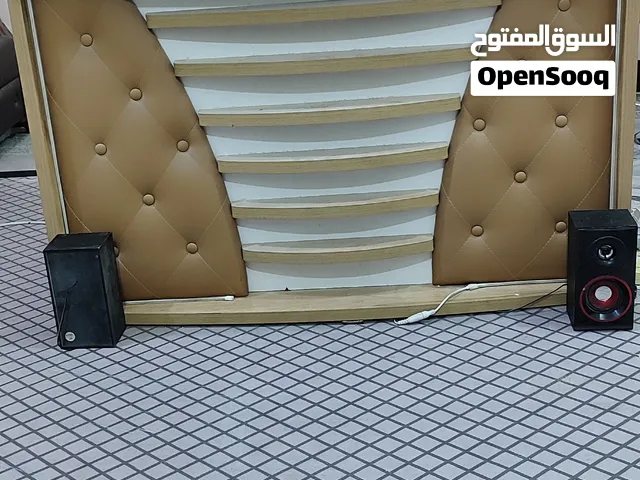 ميز خشب تركي اصلي صاج بي نشره بس عطلانه الي يعرف يصلحه بعد الطول 120 العرض 60 السعر 160 وبيه مجال