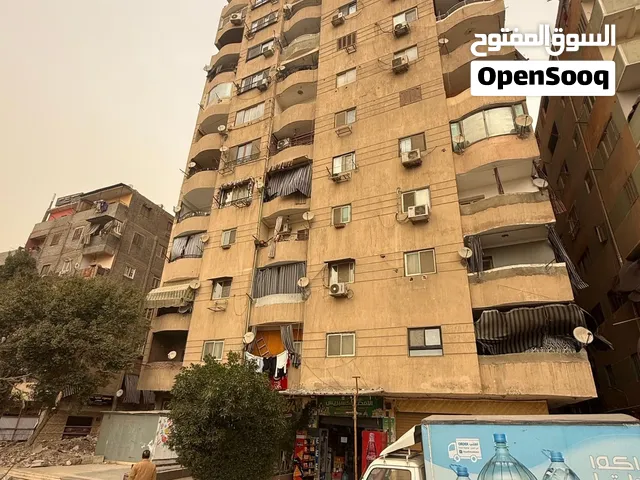 شقة للبيع مكونة من رسيبشن وثلاث غرف كبار وحمام ومطبخ