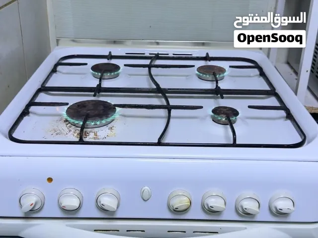 فرن 4 شعله بحاله جيدة جدا الاربع شعلات تعمل  لا يوجد فيه اي عيوب البيع بسبب السفر