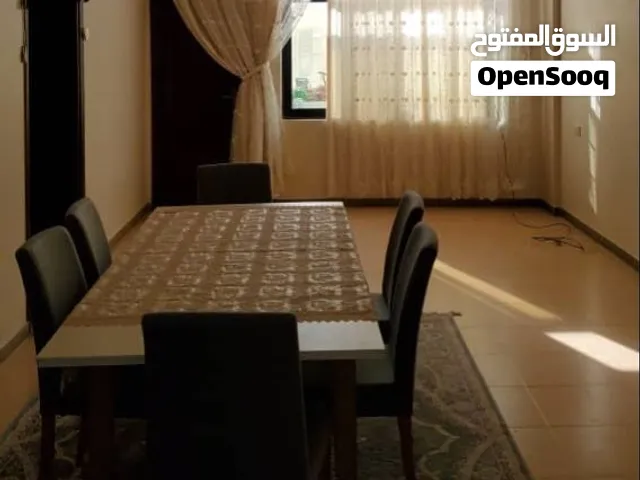 طاولة طعام تركي قابلة للتمدد مع ستة كراسي