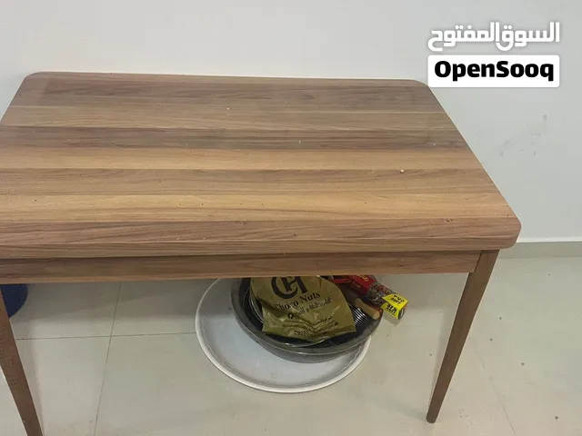 طاولة اكل شبه جديدة