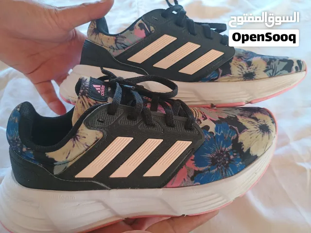 size 39 EUR Original Adidas Galaxy 6 Floral Print  ,أديداس جالكسي 6 بطبعة زهور – حذاء نسائي أنيق.