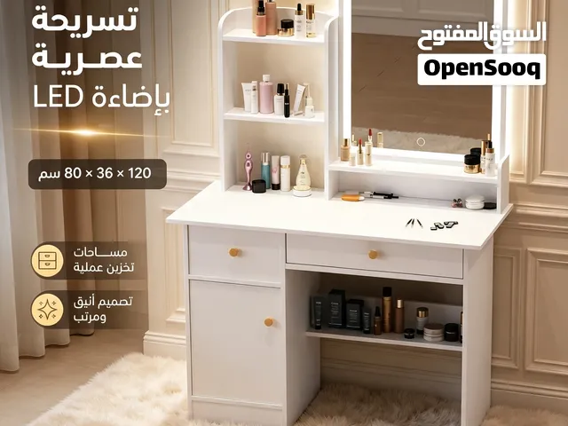 تسريحة زينة عصرية باللون الابيض مع مرآة بإضاءة LED إضافة فخمة لغرفة نومك توفرت عندي بسعر لن يتكرر .