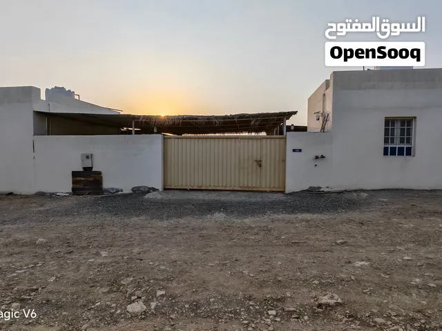 عزبة كاملة في مسقط منطقة الجفنيين