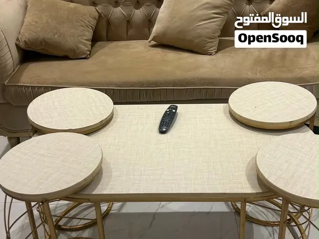 كنب مجالس نظيف اللون بيج