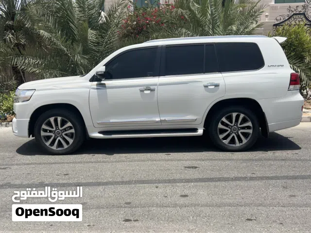 2018 تويوتا لاند كروزر VXR