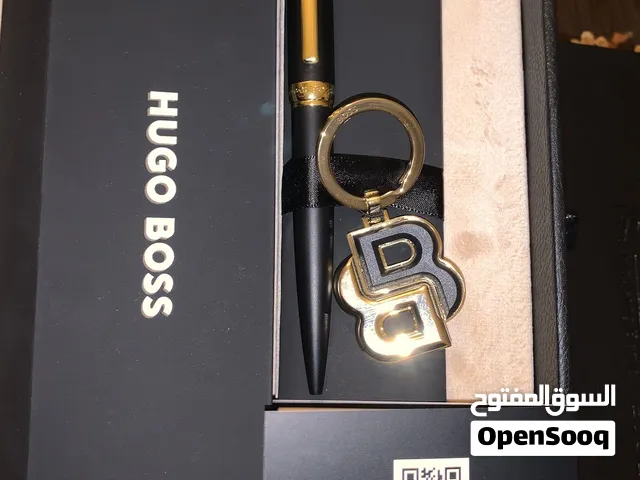 طقم HUGO BOSS نحاس مطلي ذهب فاخر للبيع