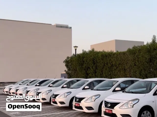 يتوفر لدينا مجموعات سيارات نيسان صني للعقود والإيجار اليومي والشهري في صلالة