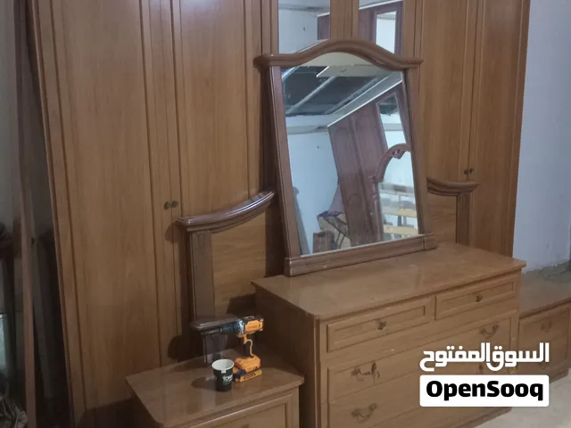 غرفة نوم زوجية إيطالية كاملة تتكون من خمس قطع نظيفه لوح متين للبيع