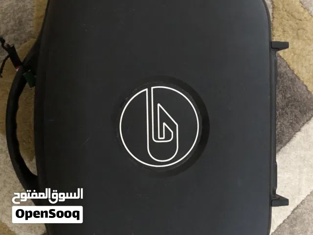 gaems vanguard personal gaming environment، وهو عبارة عن شاشة ألعاب محمولة مدمجة في حقيبة متينة.