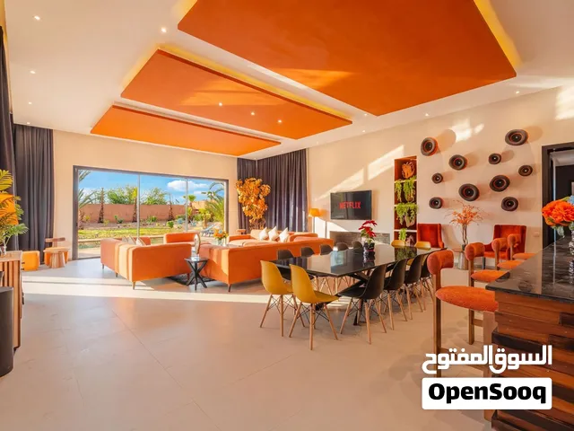 فيلا فاخرة للإيجار اليومي بمدينة مراكش .