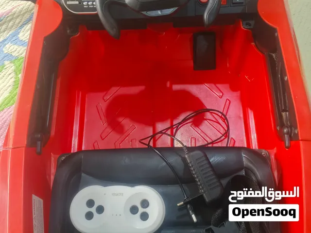 سياره اطفال للبيع نظيفه  لونها احمر بالاسود وياها ريموت وشاحن ونظيفه رقمي