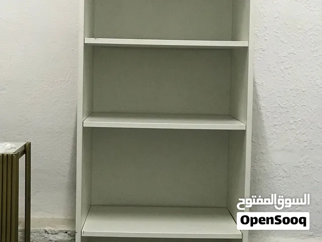 رفوف تخزين أنيقة ومرتبة للبيع — فرصة!