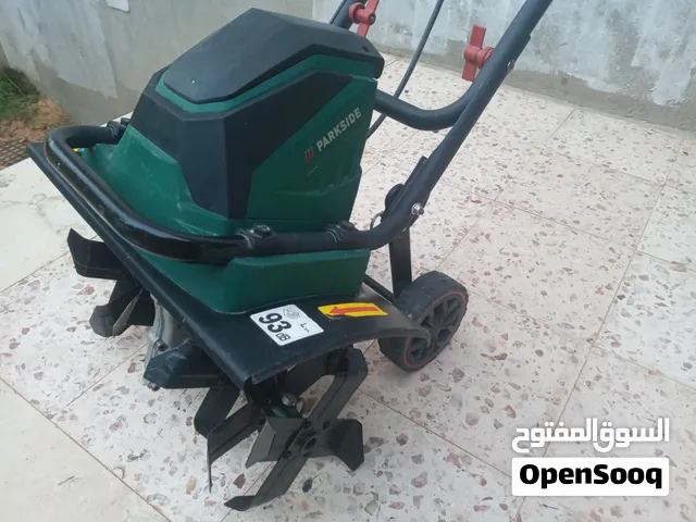 عزاقة  ألمانية تشتغل بالكهرباء