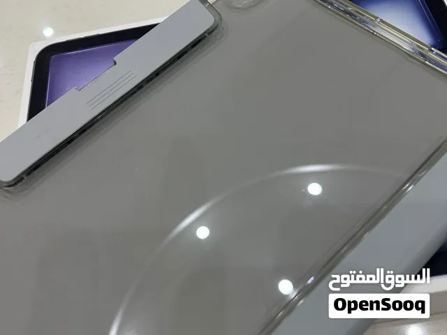 Apple iPad Air 256 GB in Al Sharqiya