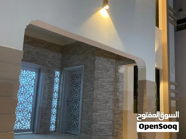 1.	فيلا فاخرة للبيع في العامرات