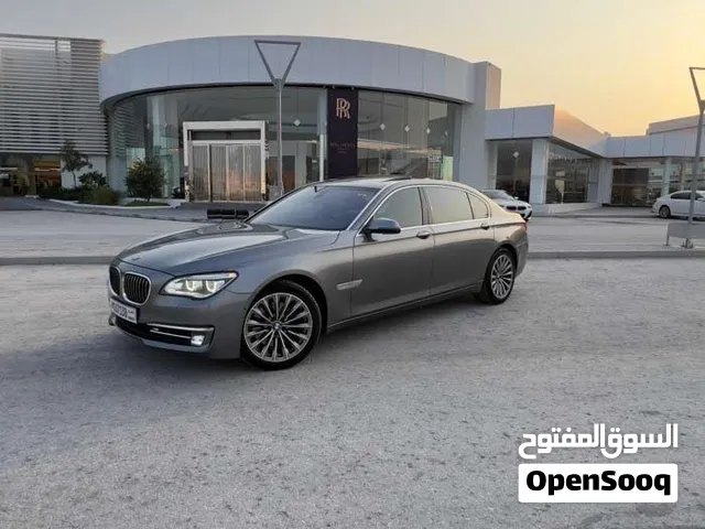 BMW 740Li Long Wheelbase موديل 2015، سيارة فخمة ونظيفة جداً وبحالة ممتازة.
