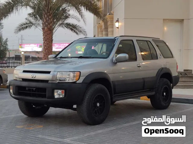 2003 Infiniti QX4 – 4x4 SUV