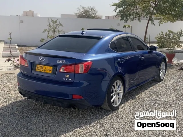 لکسس IS 250 موديل 2012، لون أزرق، مرخصة، حادث بسيط، disponível للبيع