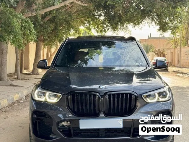 للبيع BMW X5 M50i موديل 2022 – فخامة وقوة في سيارة واحدة سليمة خالية من الحوادث فل رقم 1