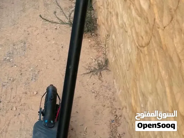 سكوتر كهربائي بحالة جيدة، مناسب للتنقل والمشاوير اليومية.