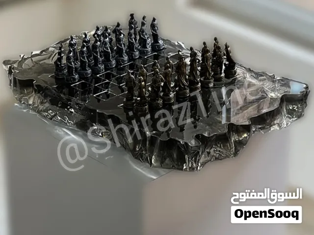 طقم شطرنج راتنج فاخر للشركات باللون الرمادي، مع إمكانية إضافة شعار مخصص، مرفق بفيديو، إصدار محدود