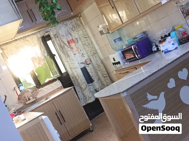 كاونتر المنيوم لون خشبي ..مبطن الابواب ..مفصل على مطابخ شقق مجمع الحسين السكني..يصلح لمطبخ مساحة 3×3