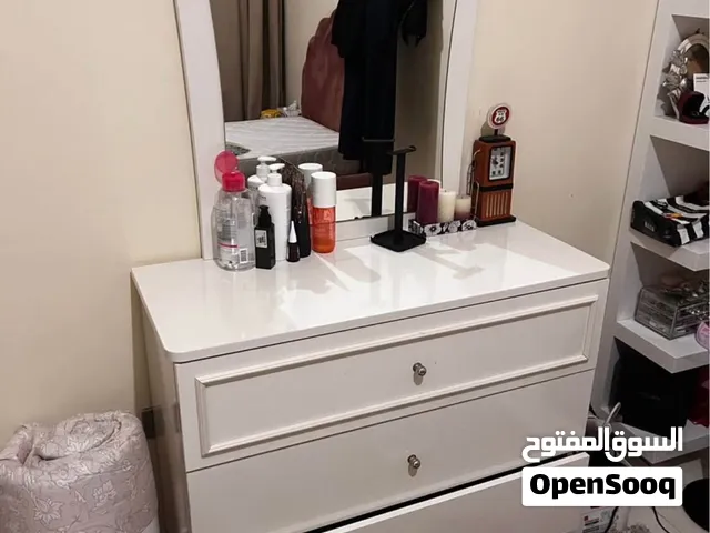 Vanity dresser