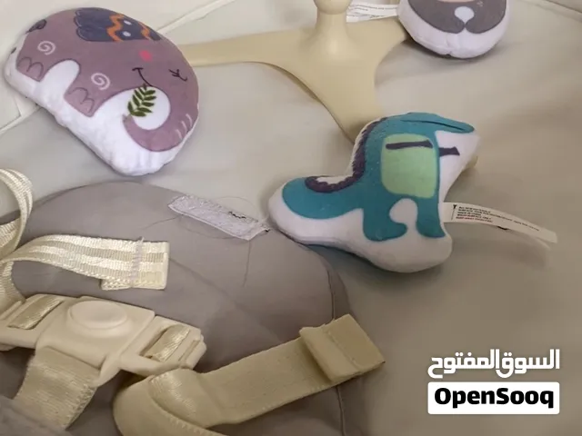 سرير أطفال هزاز ومريح مع ملحقات