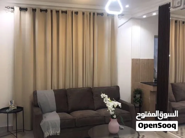 شقة تمليك للبيع  محافظة ظفار ولاية صلاله  الدهاريز  شقة مؤثثه  عند الخدمات وقرب البحر  سعر مناسب