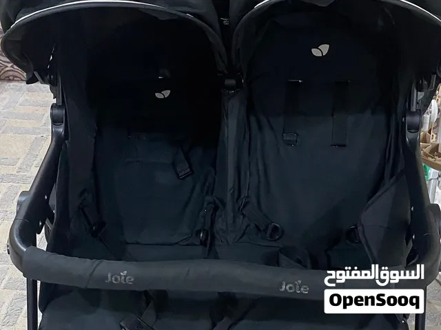 عربة أطفال توأم بحاله ممتازه جدا
